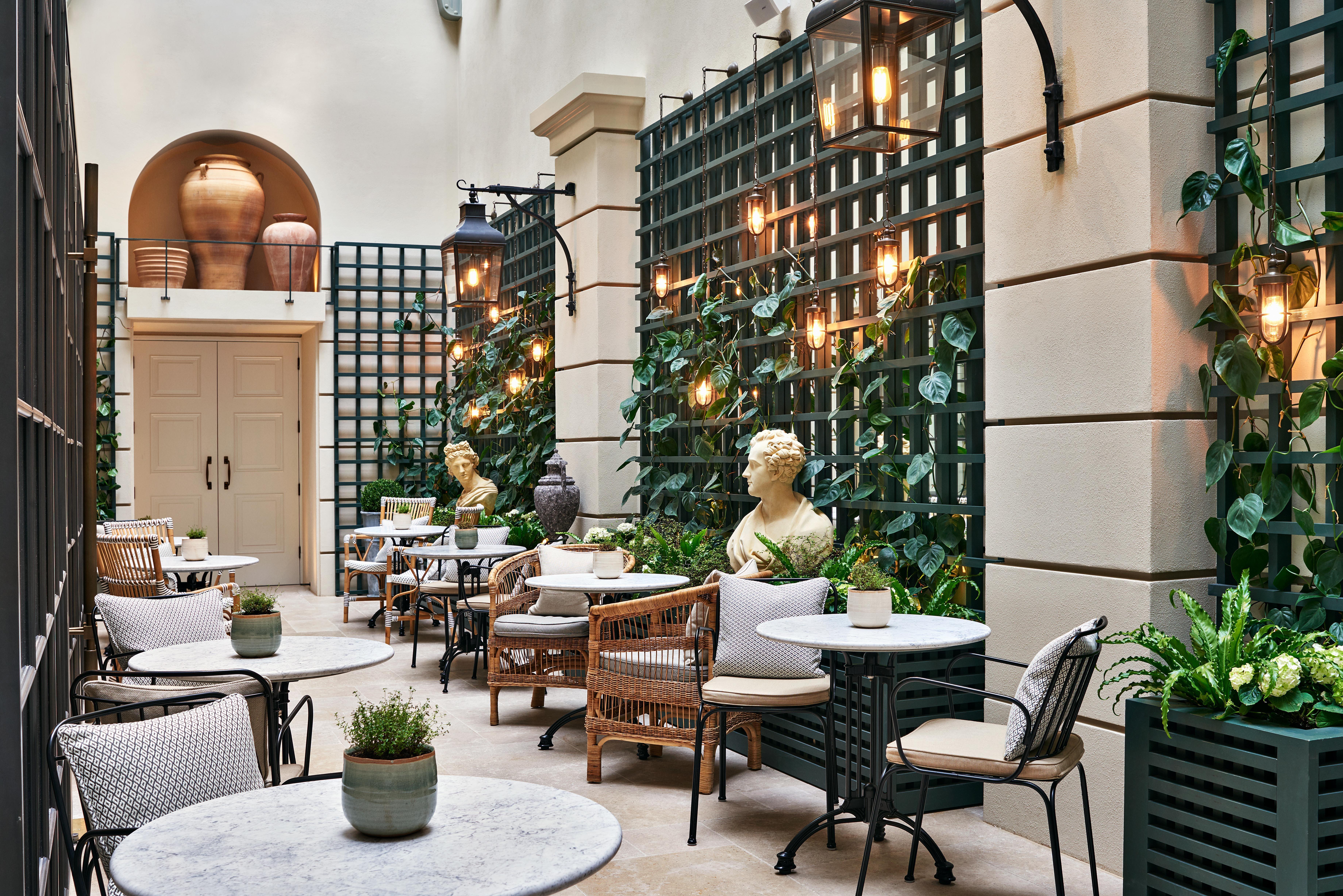 Hotel Kimpton - Fitzroy London By Ihg Esterno foto The hotel's courtyard