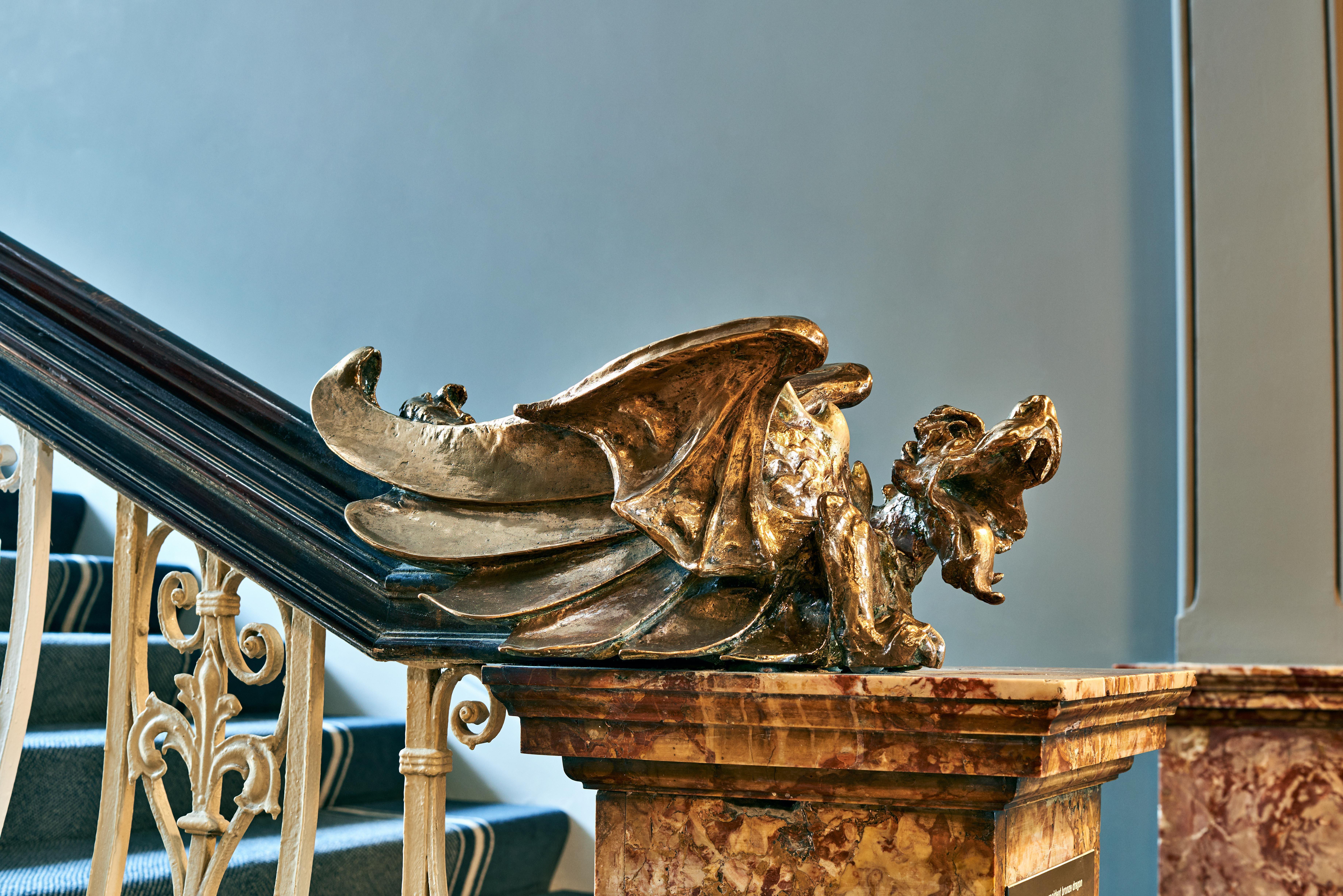 Hotel Kimpton - Fitzroy London By Ihg Esterno foto A gargoyle on the staircase
