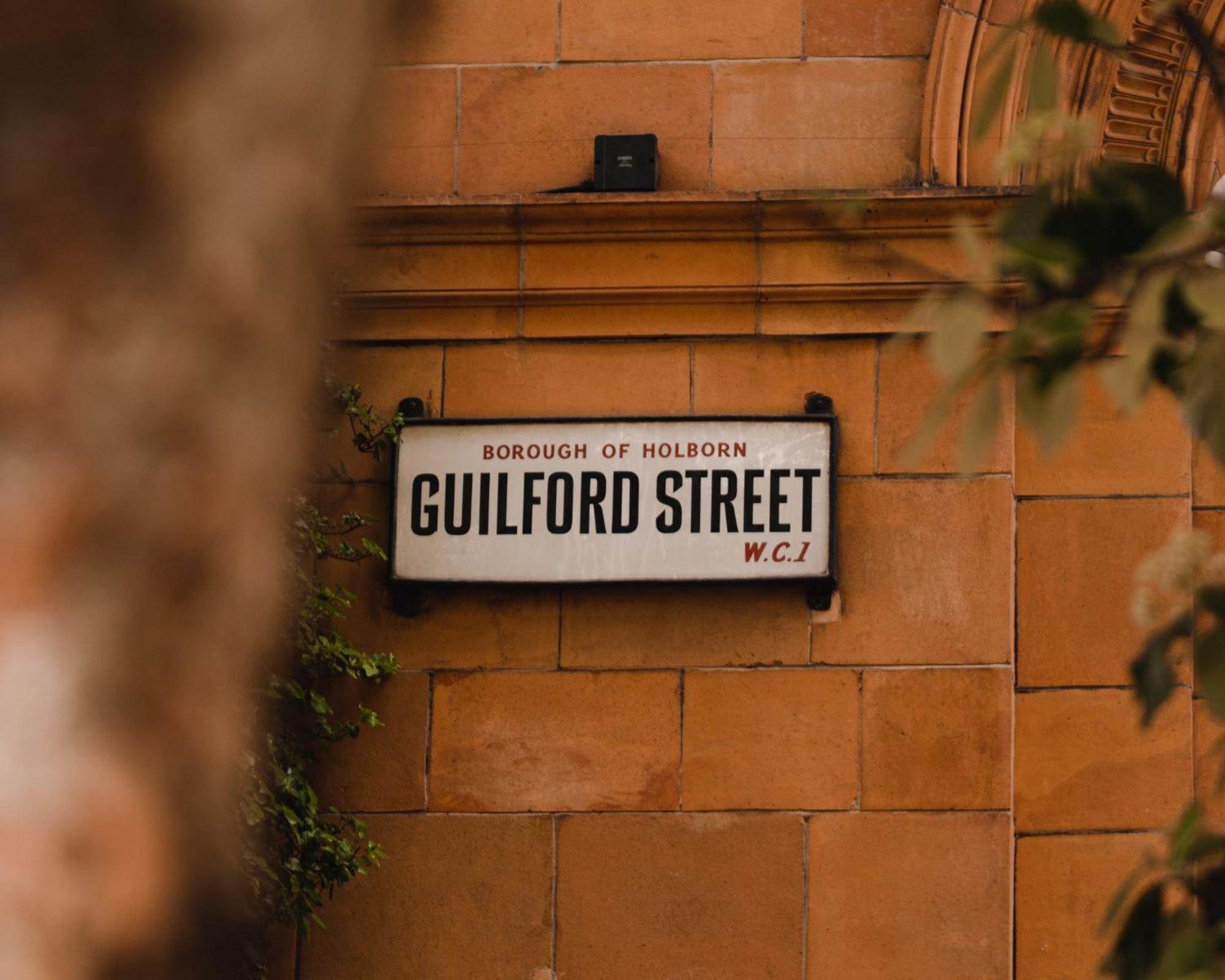 Hotel Kimpton - Fitzroy London By Ihg Esterno foto Guilford Street sign